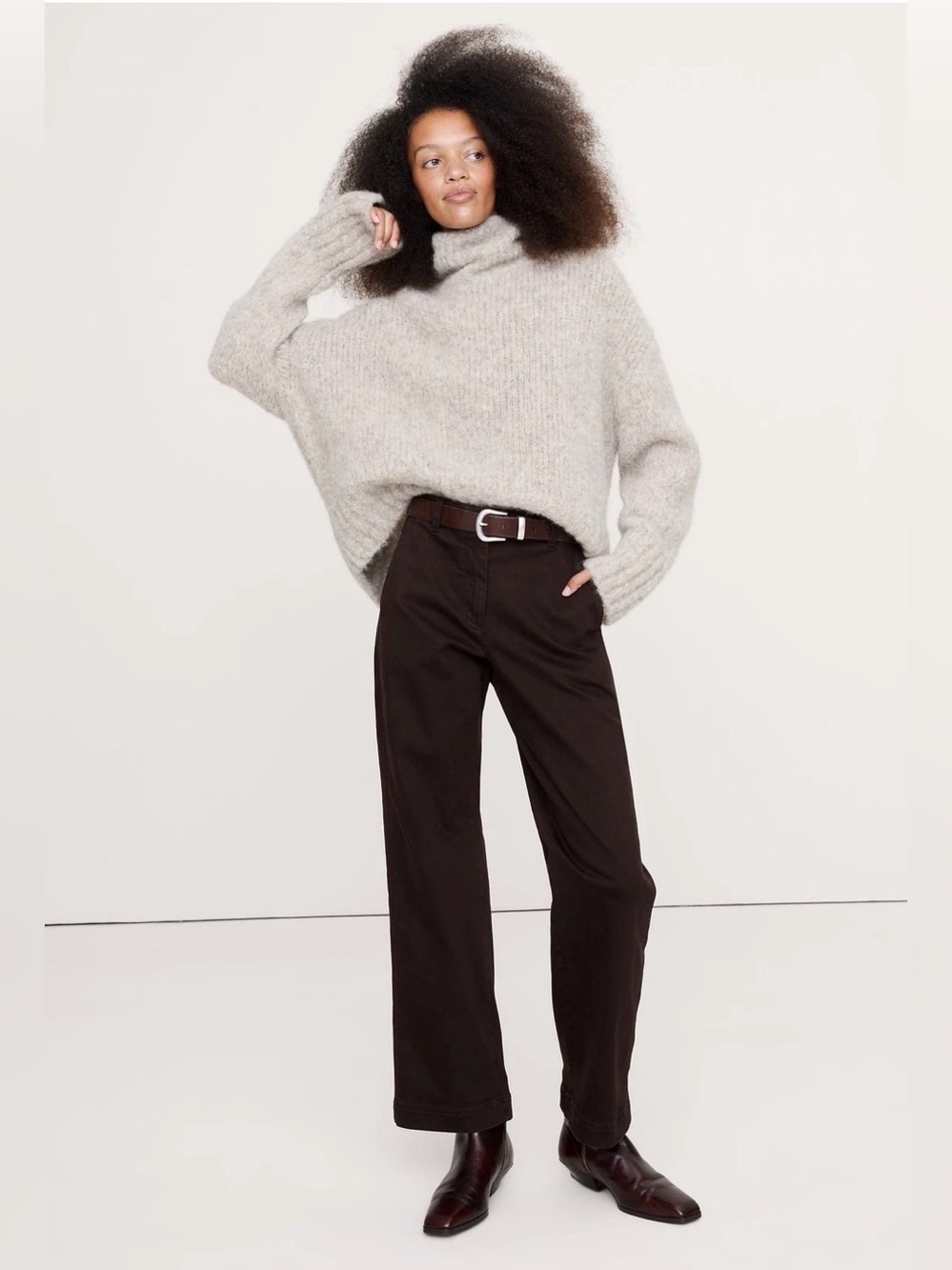 Banana Republic The Weekender Straight Leg Pant.  10 Petite Dark Brown NWT